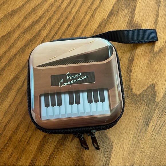 NWOT Creative & Cute Piano Pattern Coin Purse - Picture 1 of 4